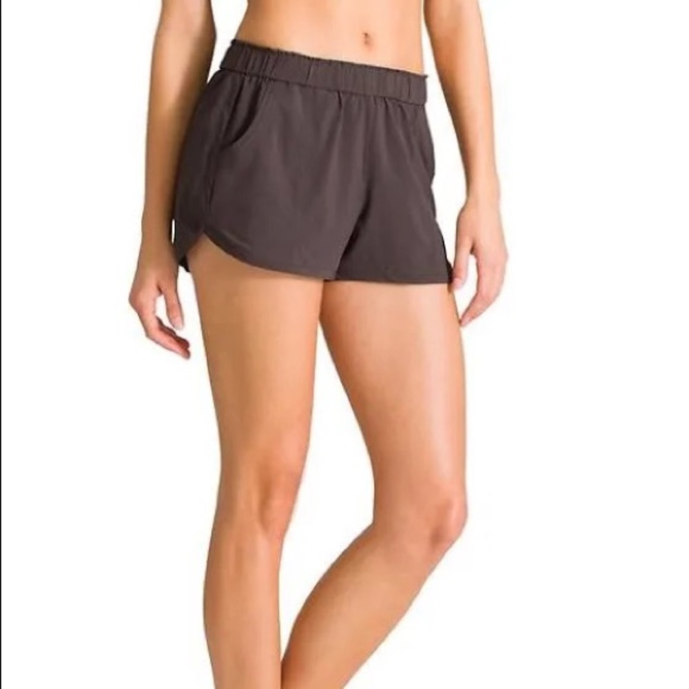 🦋3/$20 Athleta Women’s Grey Shorts L